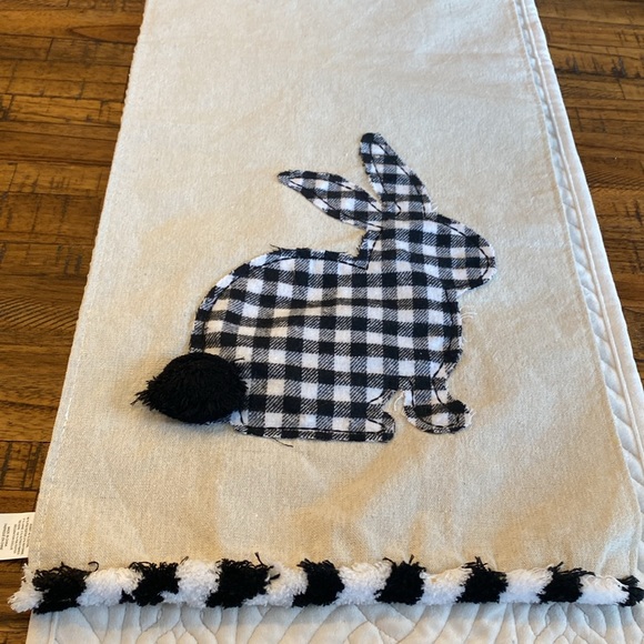Buffalo check Pillow and Table runner. - Picture 6 of 8